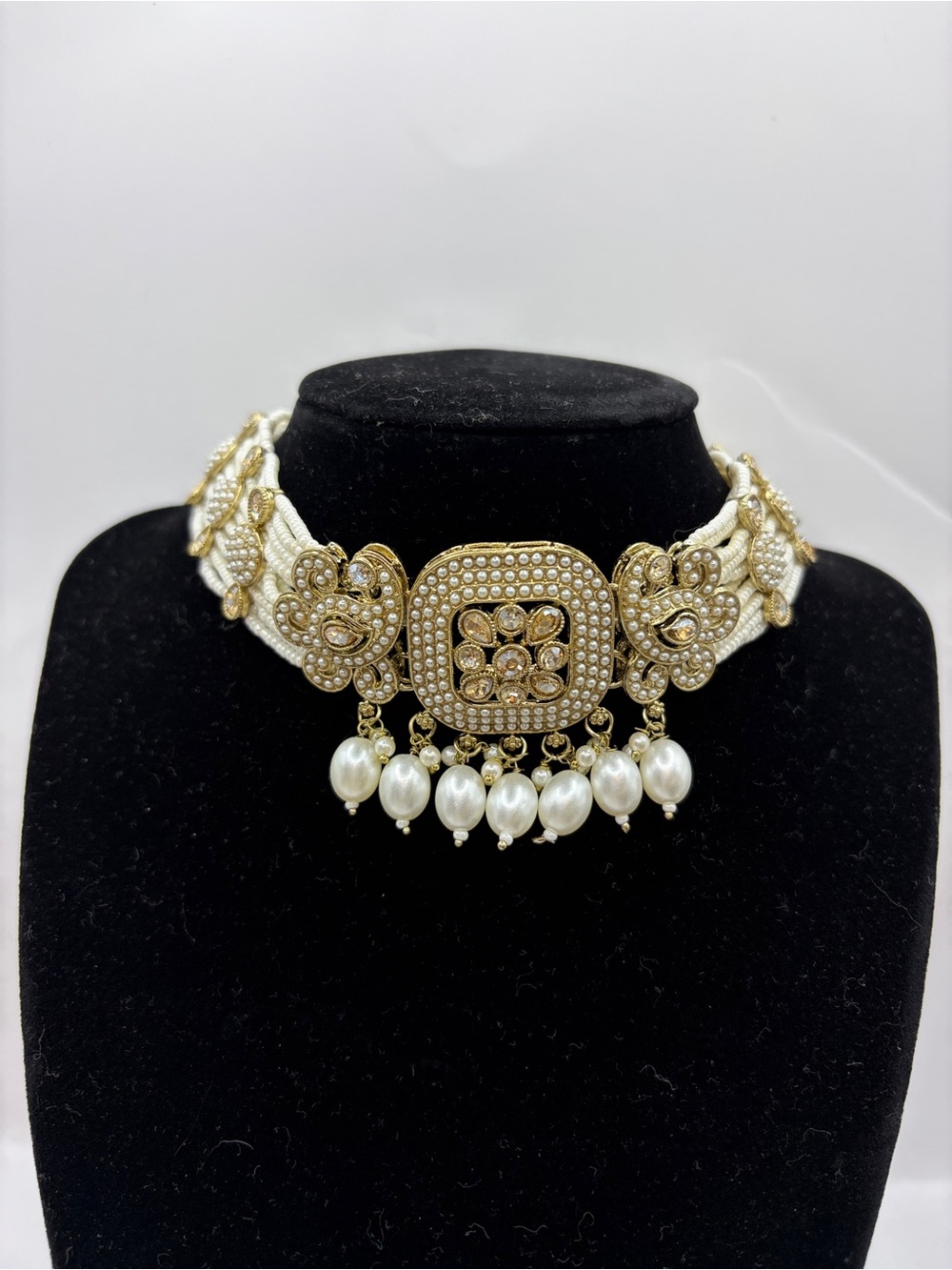 Kundan Gold and White Pearl Premium Choker With Maang Tikka With Sahara Set